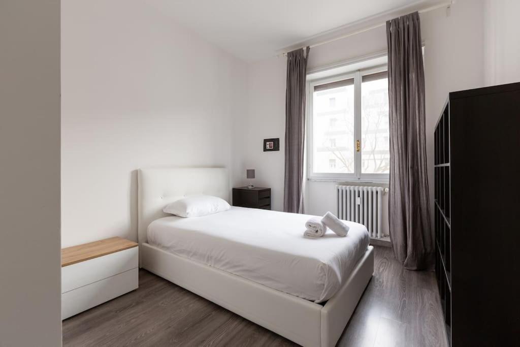 Large Apartment Close To Metro 밀라노 외부 사진