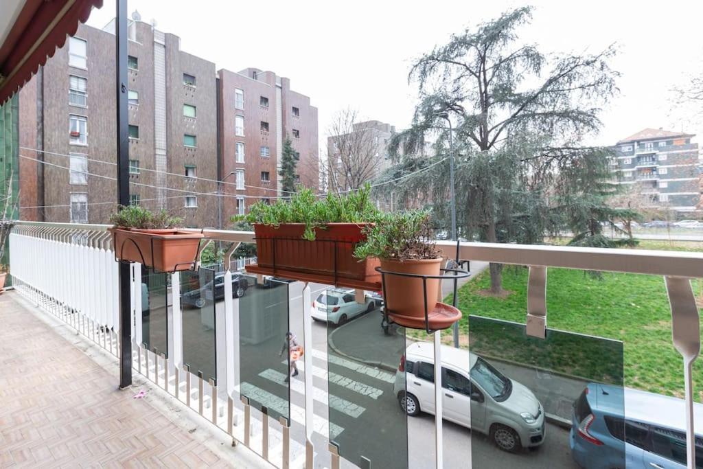Large Apartment Close To Metro 밀라노 외부 사진